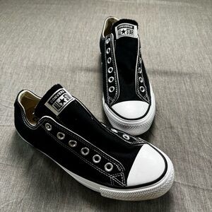 Converse Chucks Slip On - size 8 in women’s or 6 in men’s Made With No Laces